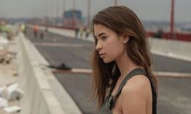 Знойная Ася Микович переборщила и показала свои секретные места: поза впечатляет