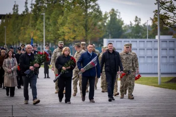 Вічна пам'ять Героям: на Національному військовому меморіальному кладовищі з почестями поховали чотирнадцять захисників