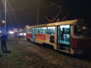 Пассажирке трамвая камнем разбили голову в Харькове: подробности и фото с места вопиющего инцидента
