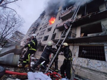 пожежники ДСНС Київ оболонь війна обстріл