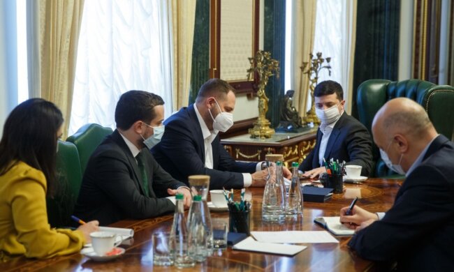 "Звучить як знущання": в ОП неоднозначно відреагували на смерть українців на Донбасі