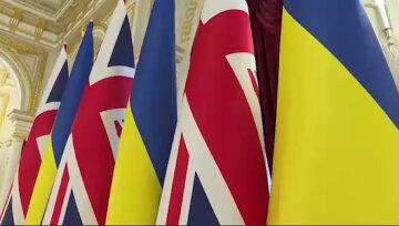 Украина и Великобритания, флаги