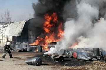 Пункт прийому металобрухту загорівся в Одесі, на пожежі знайшли тіло людини: кадри трагедії