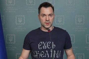 "Сдаваться не планируют": Арестович предупредил, где будут бои, а откуда враг частично уходит