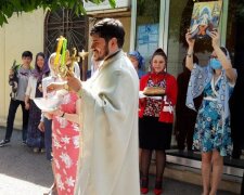 Священик УПЦ провів великодні богослужіння для українців у Лівані