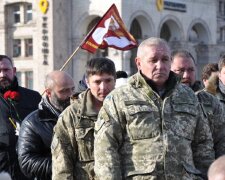 Легендарного бойца АТО хоронили на коленях в Киеве, никто не сдерживает слез: кадры прощания