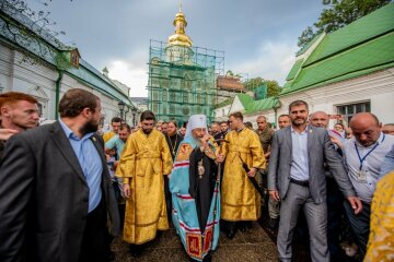 Празднование Дня Крещения Руси в Киево-Печерской Лавре: прибыли десятки тысяч паломников из всех епархий УПЦ и верующие из других стран