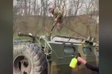 "Дон, привези ще пару машин": українські захисники упорядковують трофейну техніку, відео