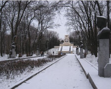 Из днепровского парка "исчезли" памятники российским адмиралам: что известно