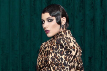 Эффектная MARUV натянула латекс на самое аппетитное место: ракурс то, что надо