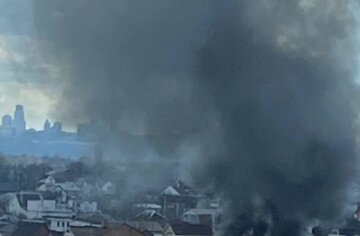 Вибух пролунав у Києві: у небо піднімається стовп диму та вогню