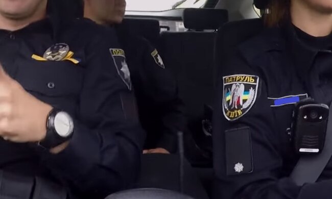 У Києві п'яна дівчина побила поліцейську ногами: "довелося викликати… "