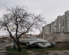 Фотографы раскрыли тайну декоммунизированных памятников Ленину (фото)