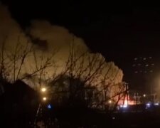 "Ефект бумеранга в дії": після нових вибухів в росії палає сильна пожежа