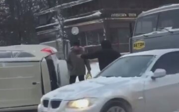 Снежный коллапс в Киеве сковал город, столица утопает в ДТП: где парализовано движение