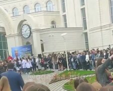 Сотни студентов согнали, как массовку в Одессе, видео: "люди теряют сознание"
