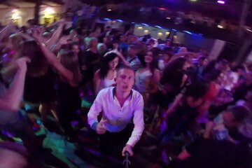 Эпидемия вируса в Одессе: в сети показали видео, что творилось на концерте российского певца