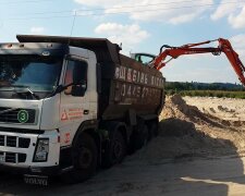 Полиция крышует незаконные карьеры под Киевом (фото)