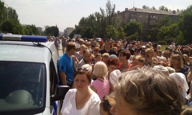 Житель Донецька вилив душу, до чого довели окупанти: "Ніякої банківської системи, за речами - в Україну"