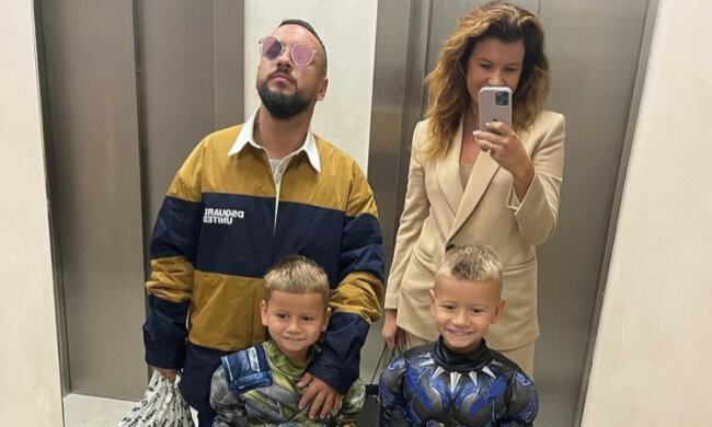 Дмитрий Монатик с женой и детьми