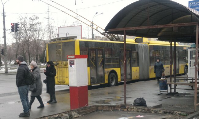 Екстрені заходи через коронавірус прийняли в Києві, фото: "тепер цілодобово..."
