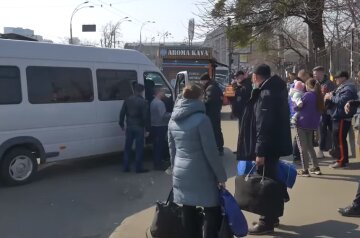 У Києві показали битком набиту маршрутку, фото: "Карантин вихідного дня не допоможе, якщо..."