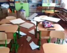 В украинской школе обрушился потолок после ремонта, видео: "Продержался два месяца"