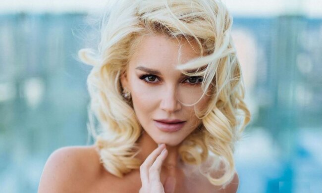 Экс-ВИА Гра Миша Романова выставила соблазнительный бюст в глубоком декольте: "Бессовестная..."