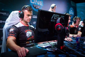 геймер, компьютер, игра