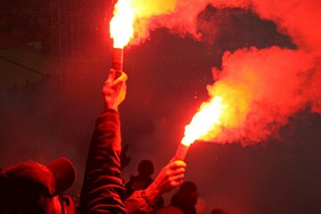 Хрещатик у вогні, все руйнується і літає: відео погрому в центрі Києва