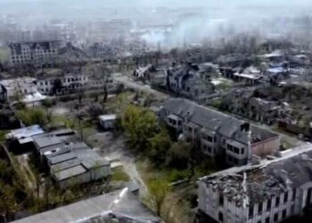 У дворах - кладовища: ще одне українське місто майже перестало існувати, фото
