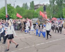 За кого воюем: журналист рассказал о «ватном» марше в Алчевске (фото)