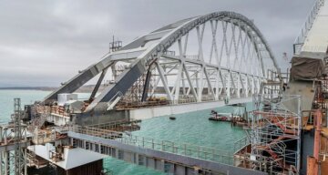 Окупанти хваляться “майже готовим” Кримським мостом, з’явилося відео
