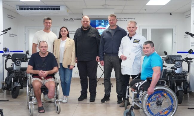 Понад 55 тисяч врятованих життів: Руслан Стефанчук і президентка фонду «Надія» Віта Присяжнюк відвідали лікарню Мечникова