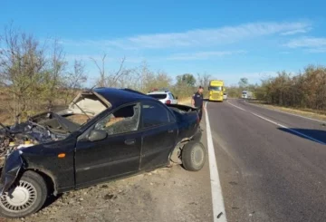 Автокатастрофа на Одещині: життя людей обірвалися миттєво, а шматки авто розкидало трасою