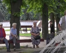 Грошова допомога для пенсіонерів з Донецької області