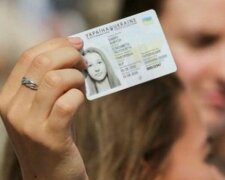 Переход на ID-карты: что помешает украинцам получить новый документ