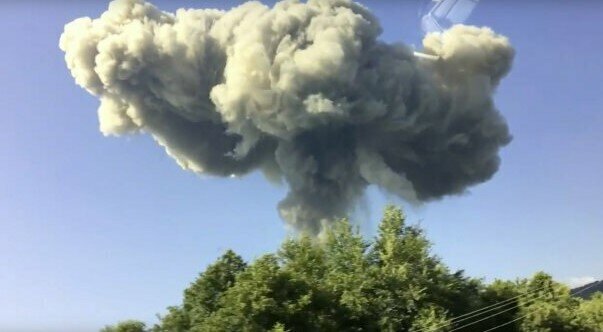 Під Дніпром прогриміли вибухи, терміново з'їхалися рятувальники: деталі події