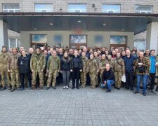 "Вже на шляху додому!": з полону звільнили 86 українських військових, серед захисників багато жінок