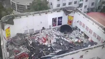 Обвалення даху спортзалу в Китаї
