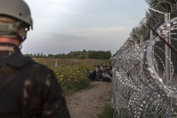 Біженці почали голодування біля закритого кордону Угорщини