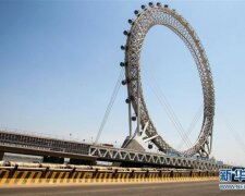 »Видно весь мир»: как выглядит уникальное колесо обозрения на мосту (фото)