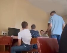 "Я тебя с одного удара положу": скандал разгорелся в школе Одессы, учитель запугал детей