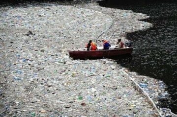 Горы мусора плавают в Тихом океане — фото, видео