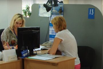 На одну вакансию претендует 7 безработных, кому в Украине легче найти работу: названы популярные сферы