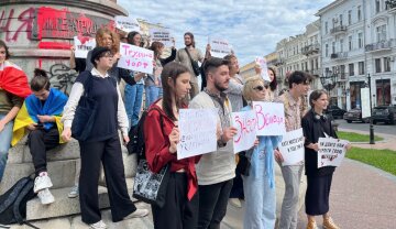 "Екатерина - Путин": в Одессе протестуют против памятника императрице, фото