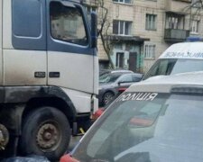 "Почувствовал, как что-то попало под колесо": трагедия случилась с женщиной в Киеве