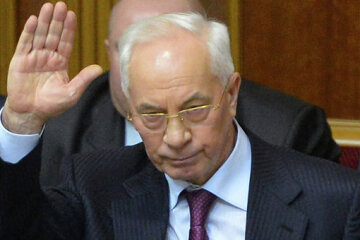 Азаров насмешил украинцев очередным потоком бреда: забыл, как брать лопату и «не скиглить»