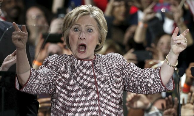 Хакеры взломали компьютеры штаба Клинтон