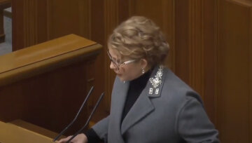 "Тюнінг не дозволяє?": помолоділу Тимошенко спіймали за недозволеною поведінкою в Раді, фото